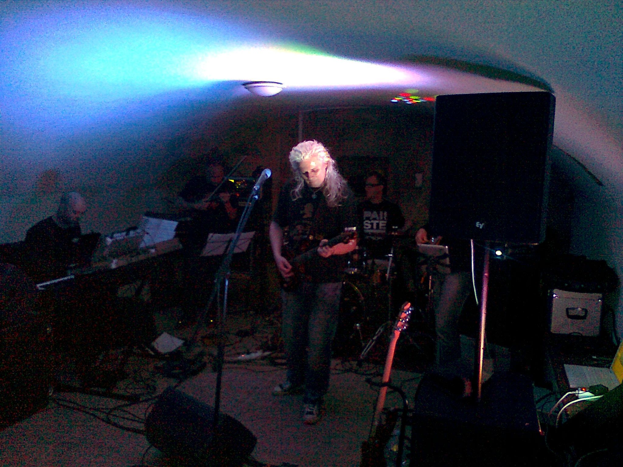 Alapi István (EDDA gitárosa) "niXfactor" lemezbemutató koncert hangosítás: Gyöngyös<br />
Alapi István: gitár<br />
Nagy János: billentyűs hangszerek<br />
Lantos Zoltán: hegedű<br />
Barabás Tamás: basszgitár, Banai Szilárd: dob