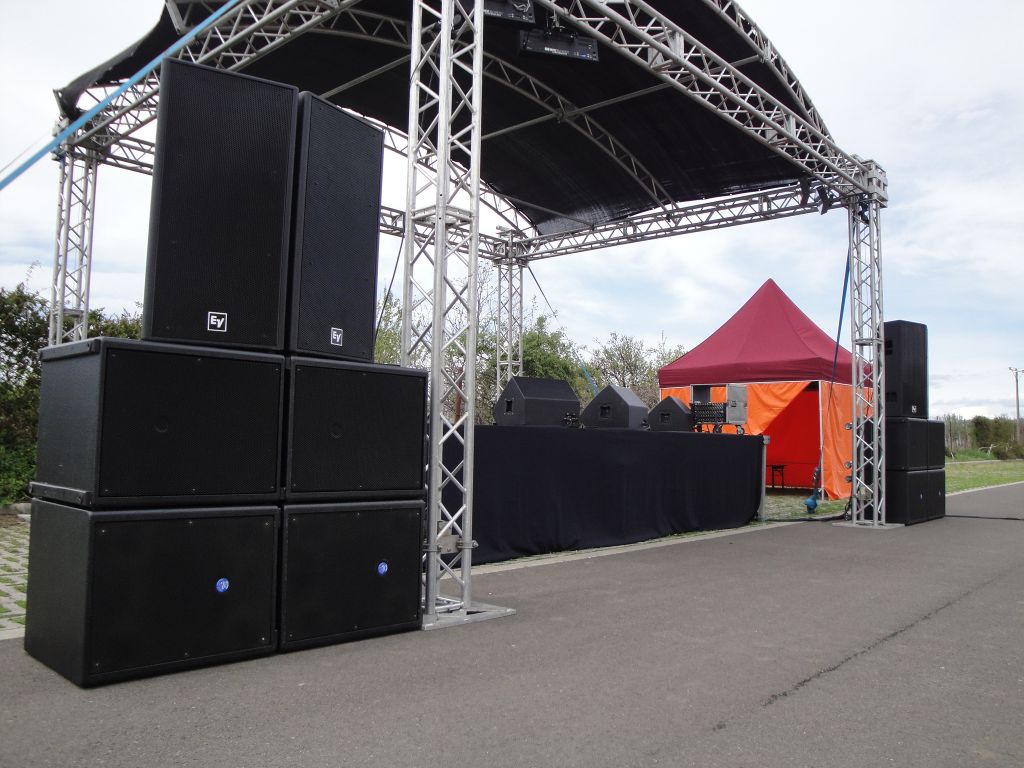 Gyöngyös 2012 élő koncertek hangosítása Kávészünet, 440Hz, stb.