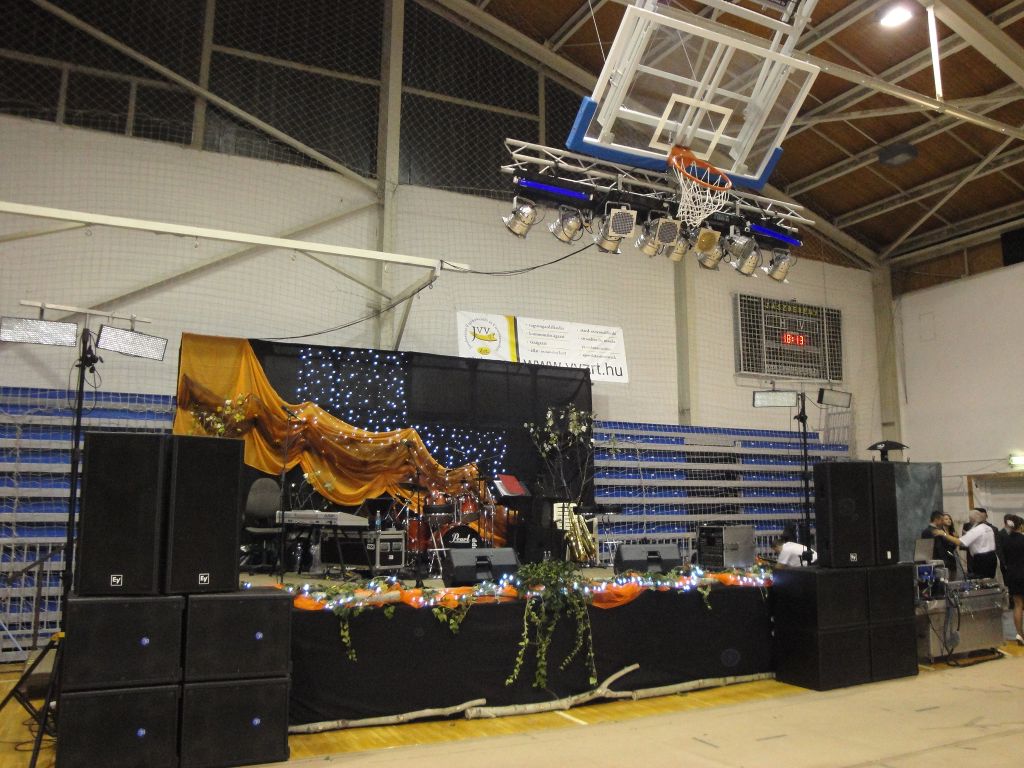 Liska J. Katolikus SZKI szalagavató 2012 Pezsgő Zenekar élő koncert