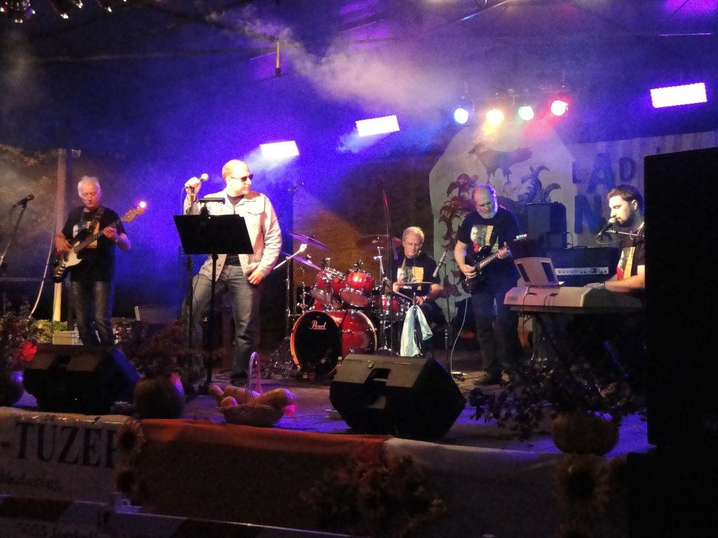 Jászladány Napja 2013 Főnix zenekar élő koncert