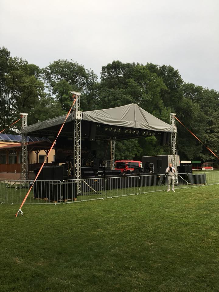 I. Bivaly Fesztivál Jászalsószentgyörgy Színpad 6x8 m NivtecStage , fedés 10 x 7 m
