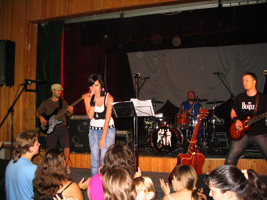 Lola és a Retro Scool Band Élő koncert hangosítás a Daliba Hatvan