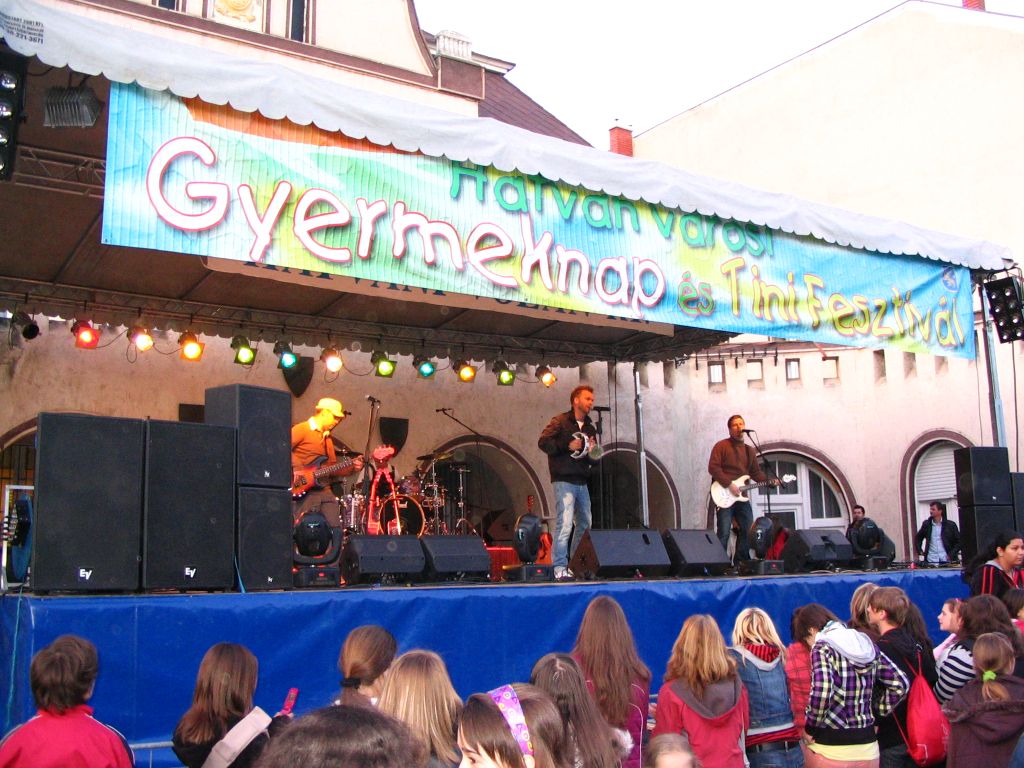 Retro School Band Élő koncert Hatvan